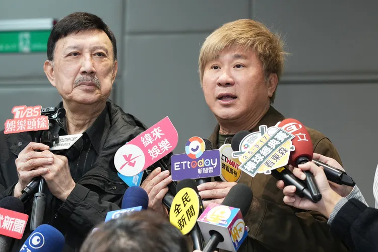 胡瓜（右）鼓勵李千娜正常演出。彭欣偉攝