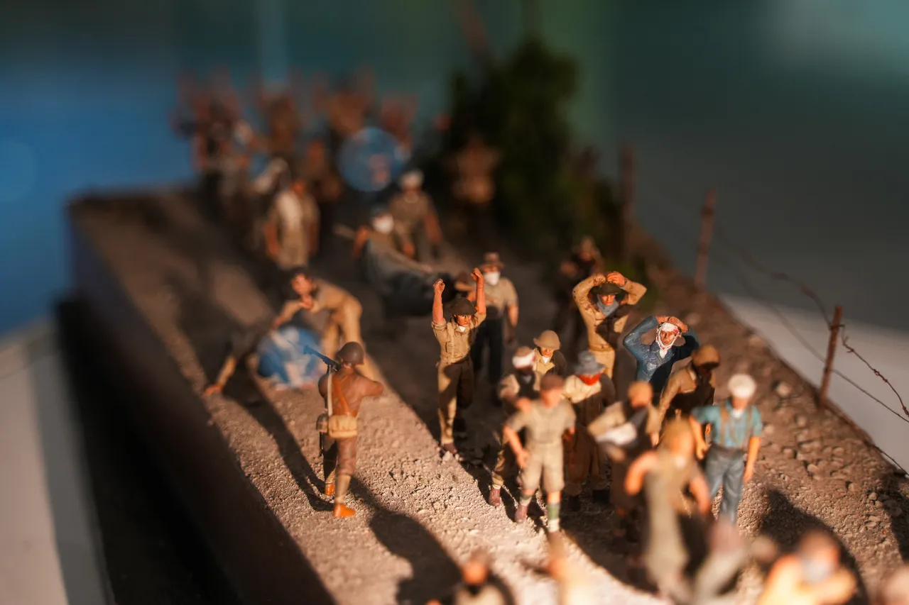 建築內部以模型展示「巴丹死亡行軍」歷史。田欣雲攝