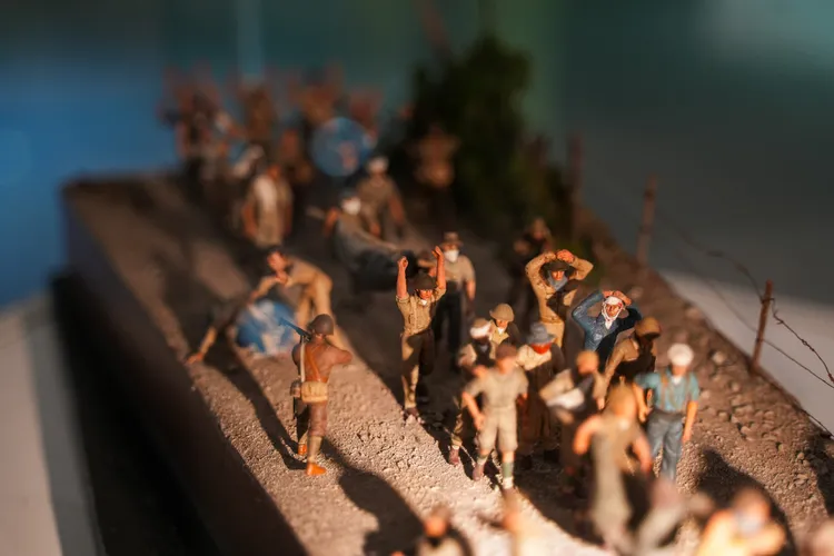 建築內部以模型展示「巴丹死亡行軍」歷史。田欣雲攝