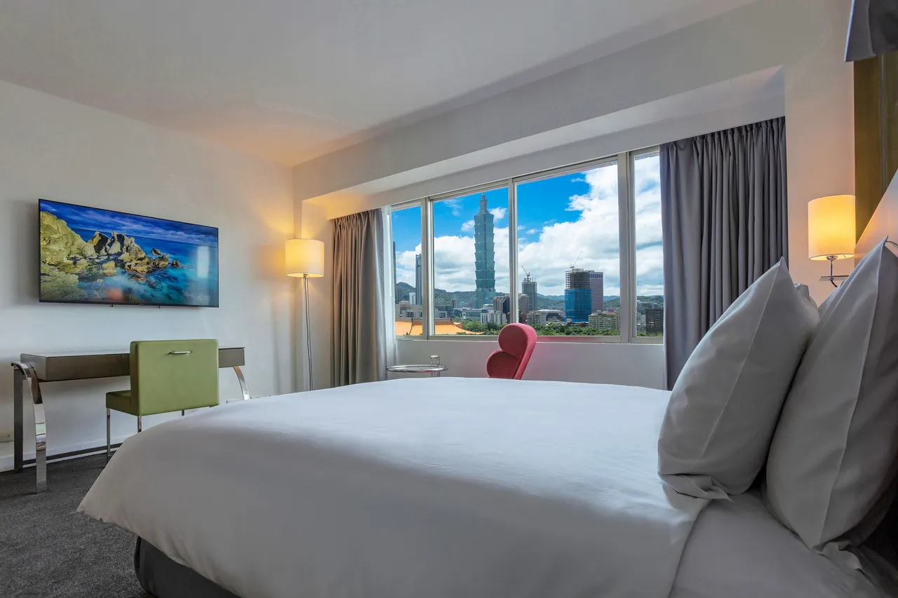 國聯大飯店坐落東區，直面台北大巨蛋第一排，更可將台北 101的壯麗景觀盡收眼底，讓賓客在日夜流轉的城市風情中，享受國聯專屬視覺盛宴。國聯大飯店提供