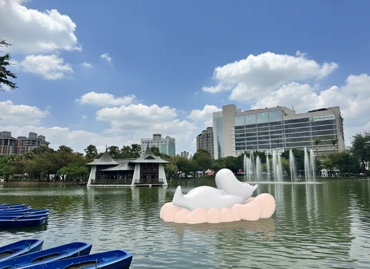 台中公園的「漂浮姆明」。市府提供
