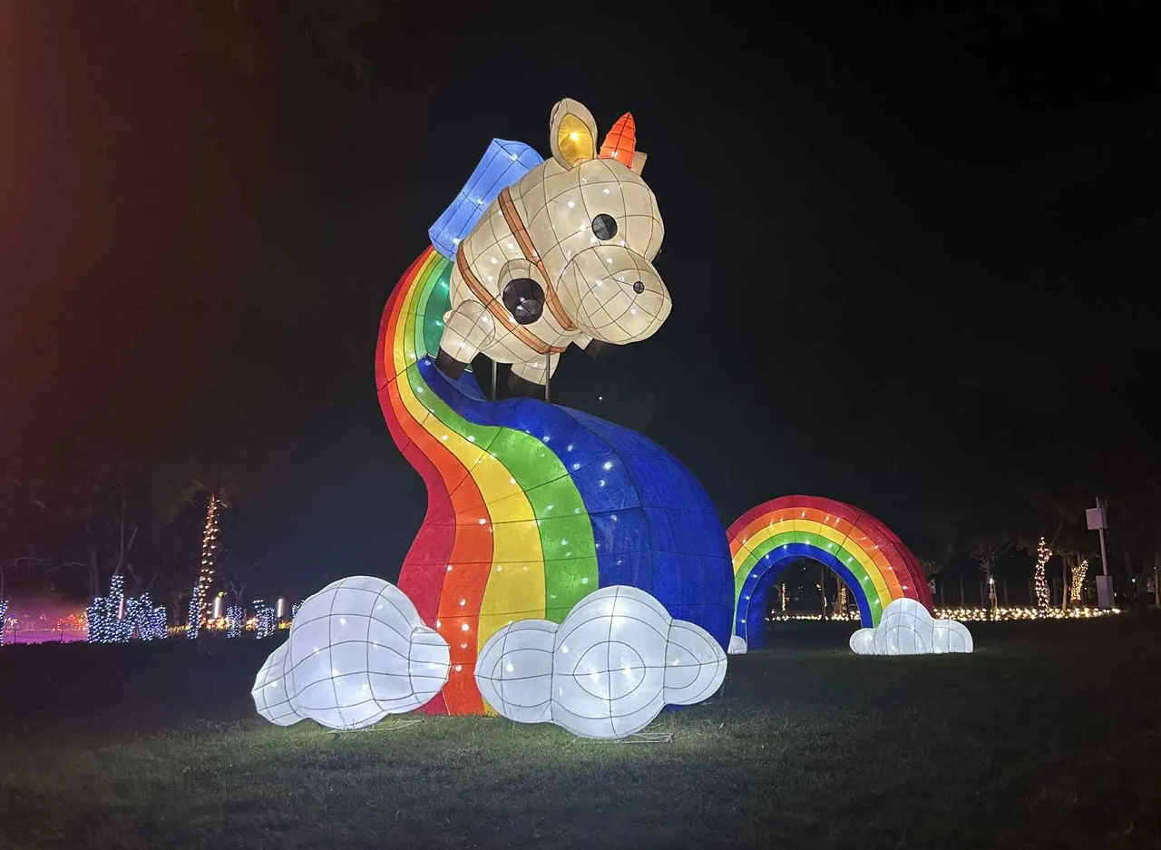 希望彩虹谷燈組，代表夢想與希望。市府提供