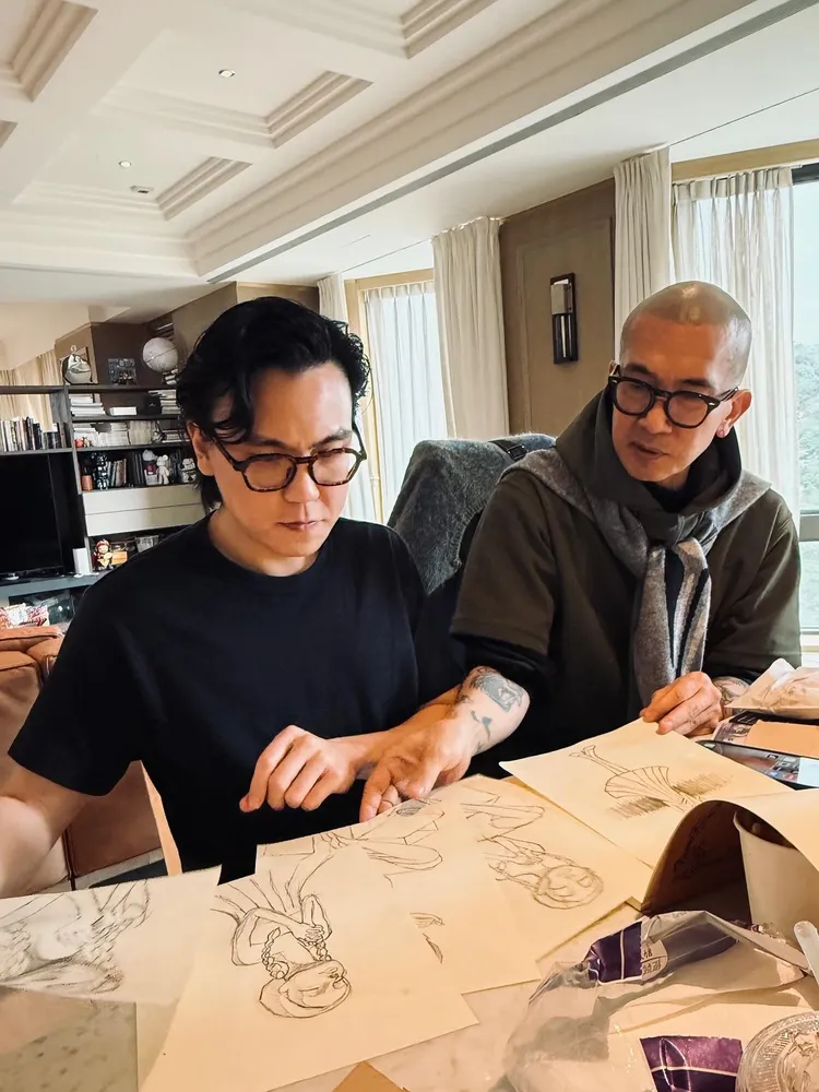 具俊曄（右）與李承道合作打造大S雕像裝置藝術。翻攝李承道IG