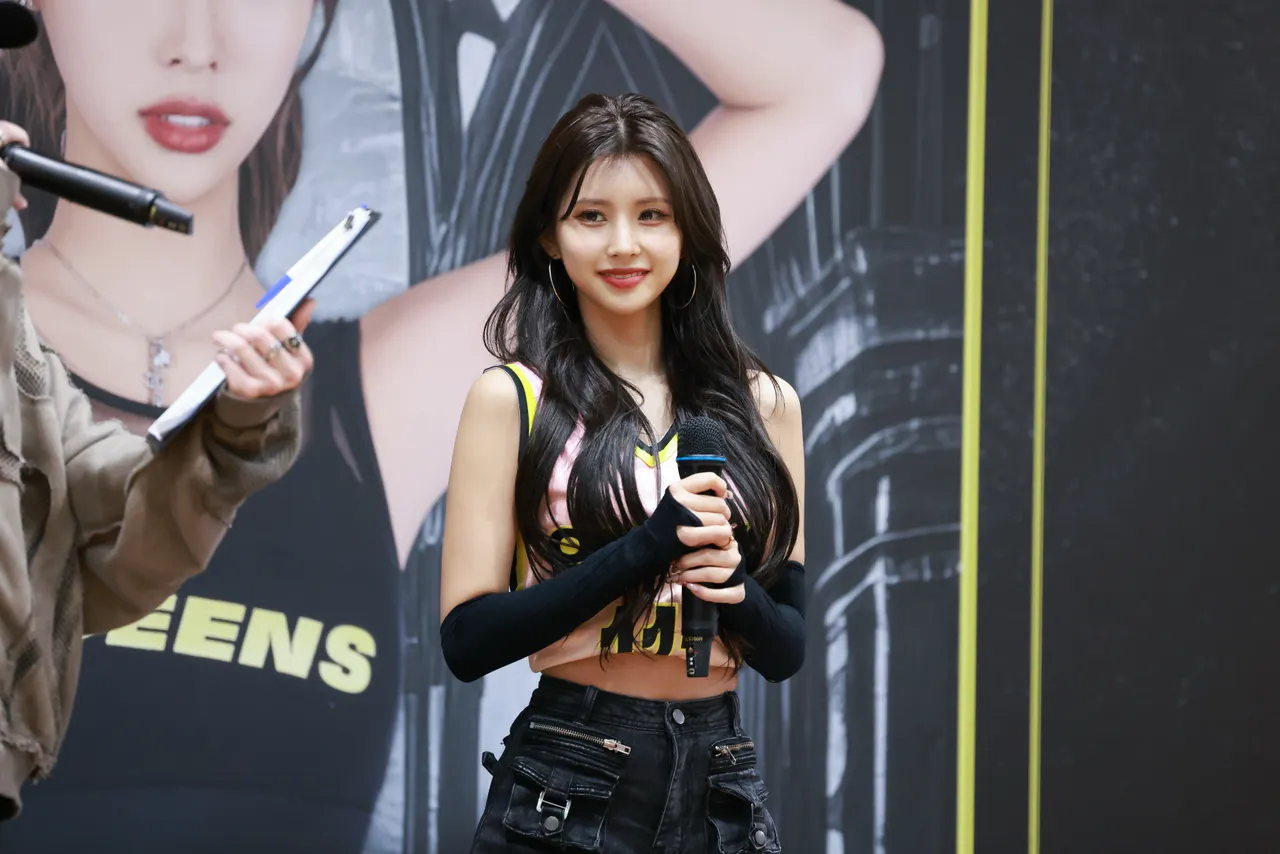 全恩菲成為台灣啦啦隊員後，第一次在台辦見面會相當成功。新北國王提供