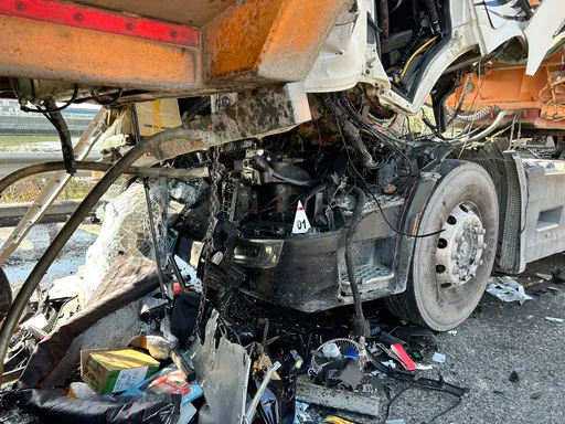 國10屏東里港段大車連環撞　39歲駕駛卡車頭送醫不治