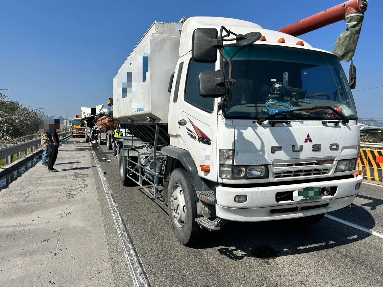 這起事故造成3車連環撞，後方車流一度回堵，釀成1死慘劇。民眾提供