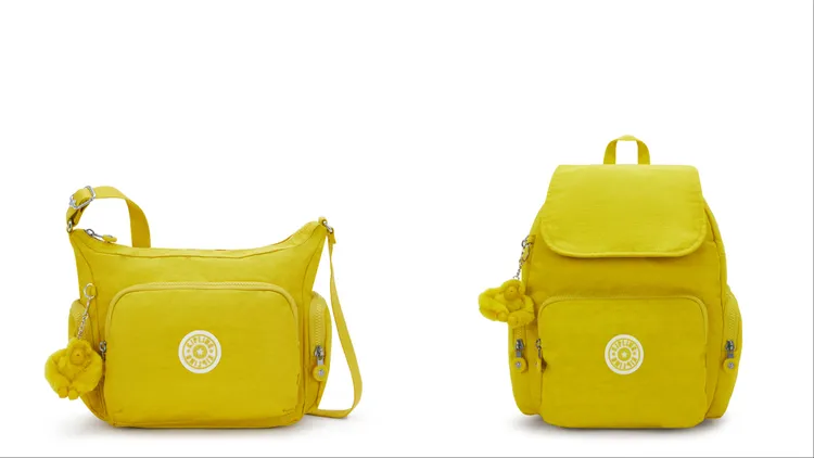 Kipling X白沙屯媽祖聯名牛角包（左）3680元、掀蓋拉鍊後背包（右）4280元。品牌提供