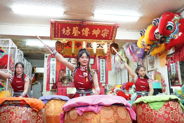 方韻晴與「宋坤傳藝」團隊帶來精彩演出。邱筠媜攝