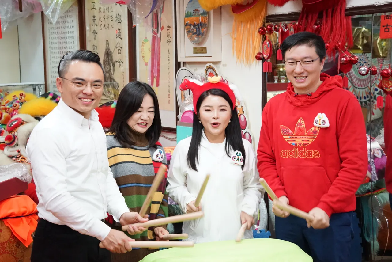 國民黨立委洪孟楷、馬文君、張嘉郡、張智倫體驗擊鼓。邱筠媜攝