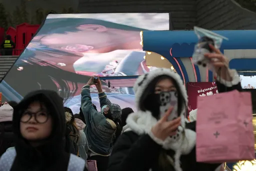 中國經濟深陷通縮惡性螺旋　美媒：2寶媽不敢買精品包了