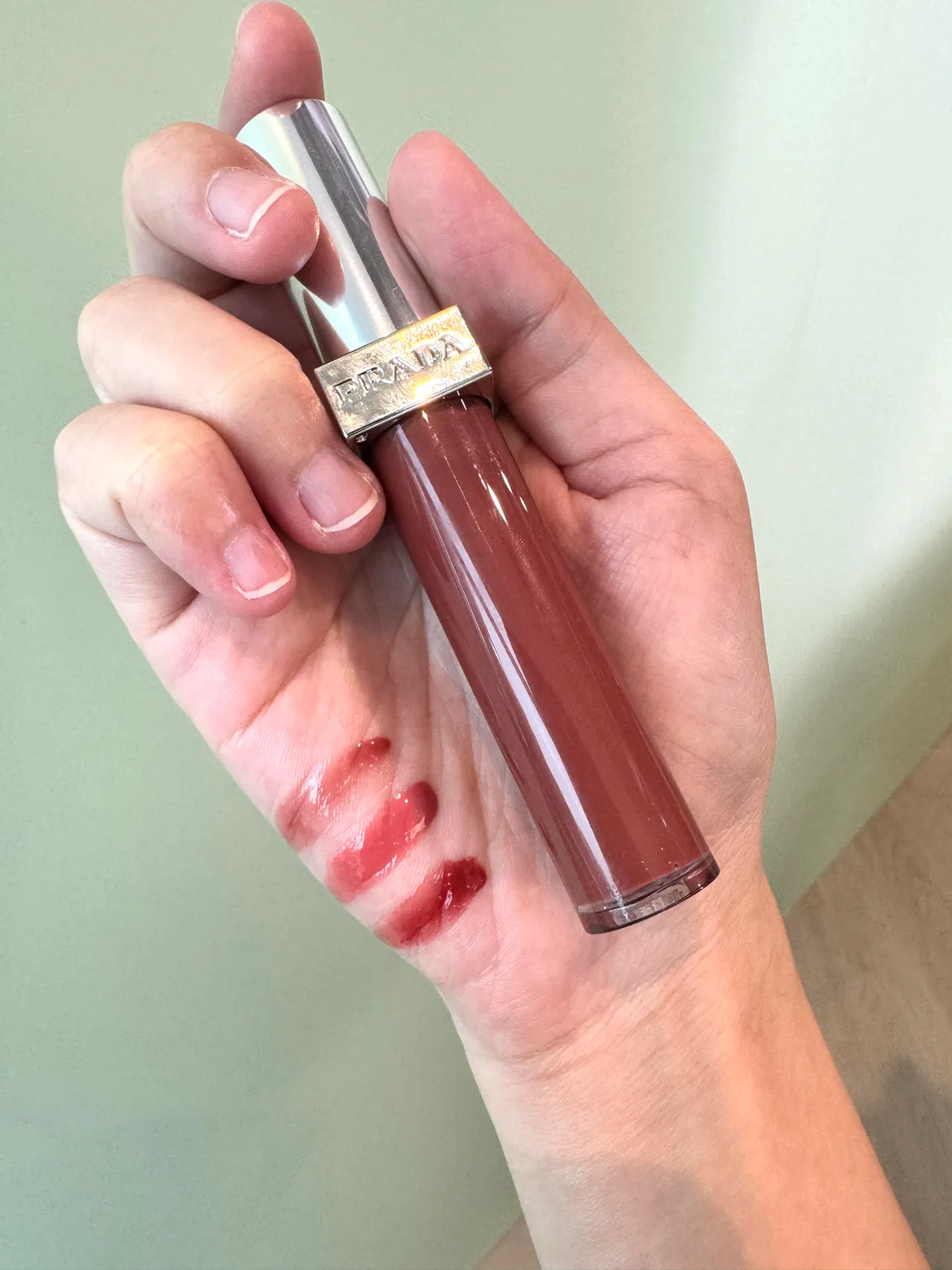 推薦色#B201、#P258、#R220。張家玲攝