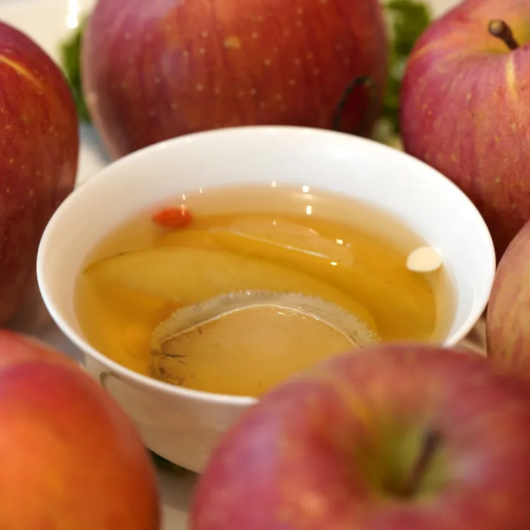 朧粵的青森香蘋燉鮮鮑。業者提供