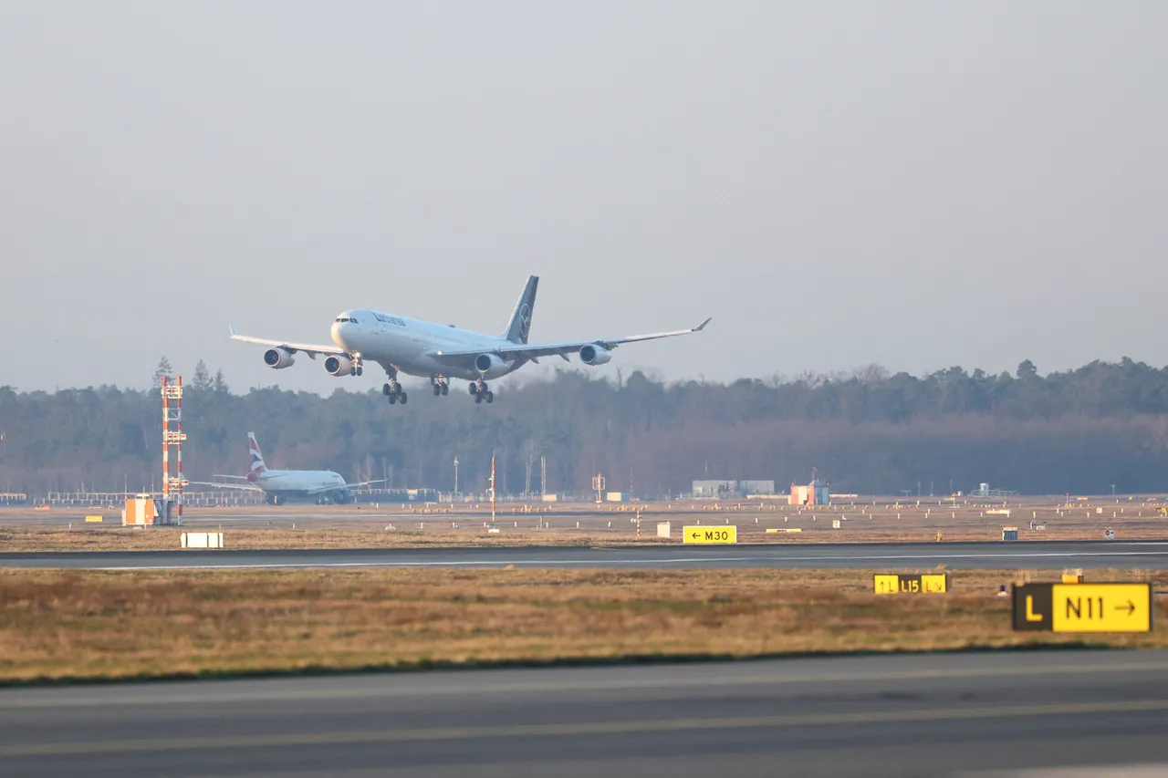 德航班機載運首批滯留的德國旅客從安曼飛抵德國法蘭克福。路透社