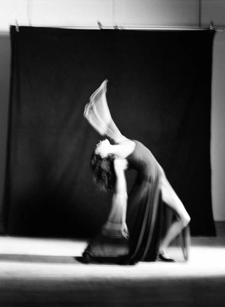 Kaia Gerber為了形象大片苦練舞蹈。品牌提供