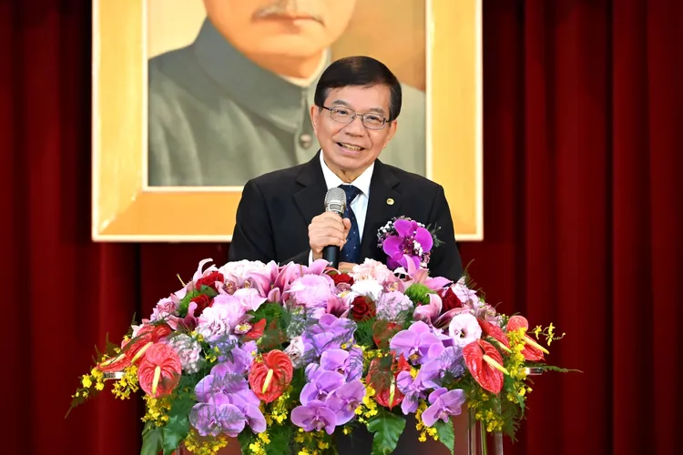 中華郵政董事長王國材指出，去年面臨國際金融震盪挑戰，但淨利仍達101.54億元。中華郵政提供