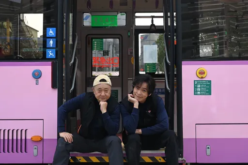 60歲邰智源轉職公車司機創600萬點擊率　黃鐙輝搶當接班人烙狠話