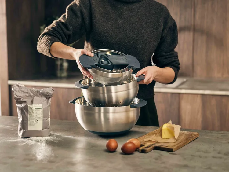 Nest™ 堆疊量測盆九件組：空間效率的極致演繹。恆隆行提供