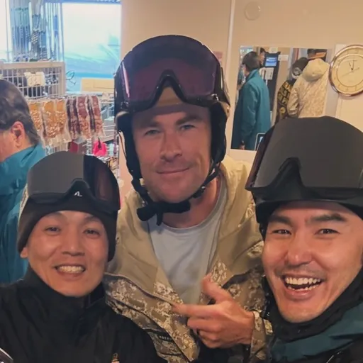 春風滑雪巧遇「雷神索爾」　阮經天也迷弟上身笑開懷