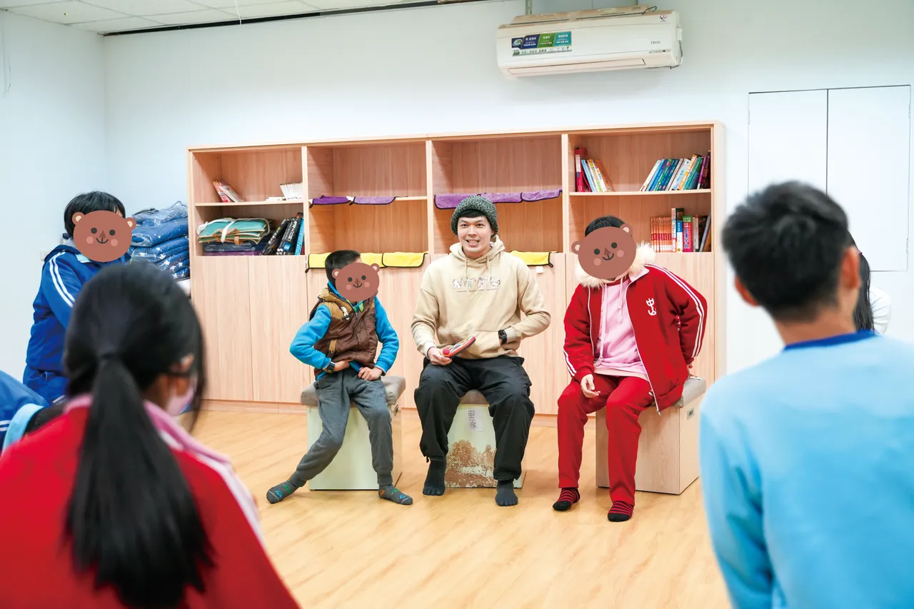 青藝盟推動的「牽風箏的人」不僅是專業戲劇教學，更深度結合身體律動、聲音訓練與故事創作。圖/品牌提供