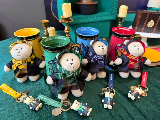 星巴克「哈利波特」新品！17杯款會變色　學院熊盲盒快搶