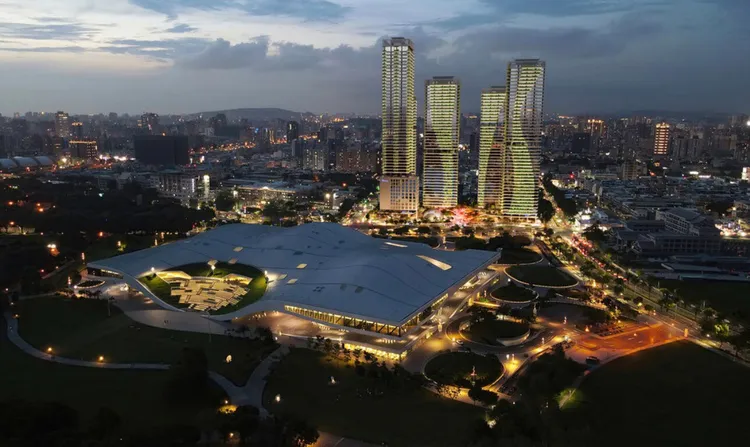 O10聯開案位於衛武營都會公園旁，旁邊就是三井不動產投資百億元商場，將成為東高雄房市發展核心。高市捷運局提供