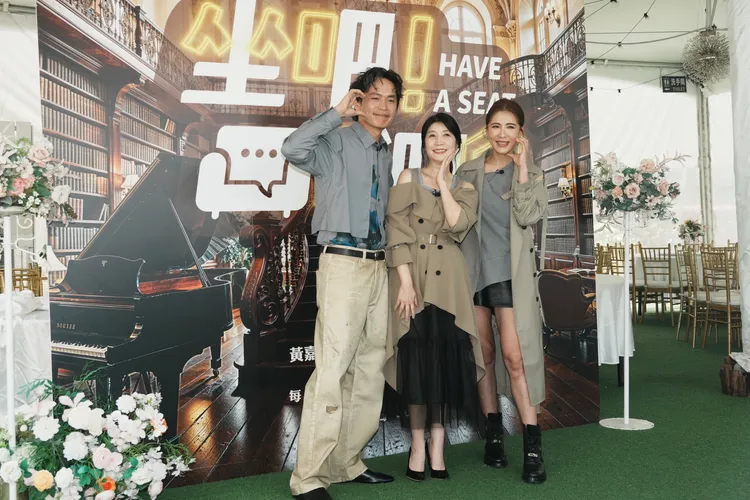 黃鐙輝（左起）、黃嘉千、小禎都有女兒。彭欣偉攝