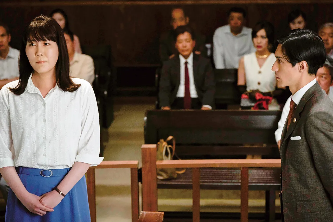 中川未悠（左）片中與錦戶亮在法庭上有多場對手戲。天馬行空提供