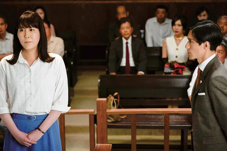 中川未悠（左）片中與錦戶亮在法庭上有多場對手戲。天馬行空提供