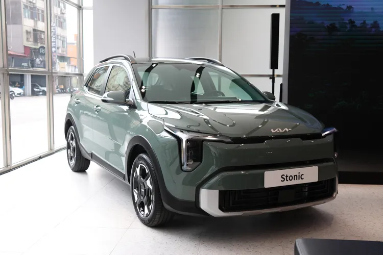 安全配備搭載進化後的DRIVE WiSE系統，包含全速域SCC與LFA車道維持輔助，並新增路口偵測功能。周奕豪攝