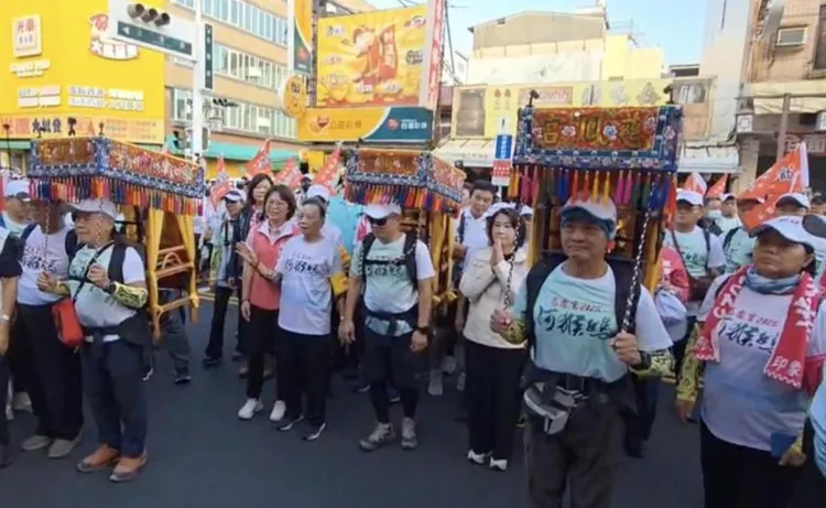 去年11月阿猴媽祖文教基金會舉辦「揹媽祖上大武山」活動，蔡男就是其中成員。翻攝照片