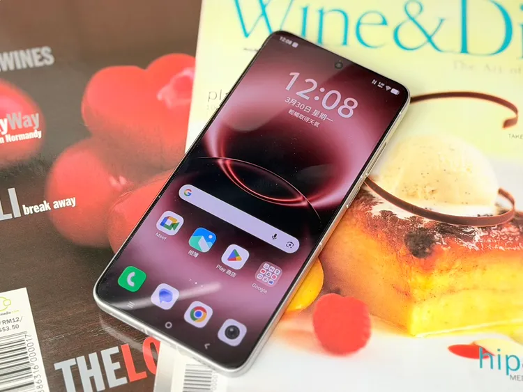 6.82吋螢幕較6.78 吋X300 Pro還要大。趙筱文攝