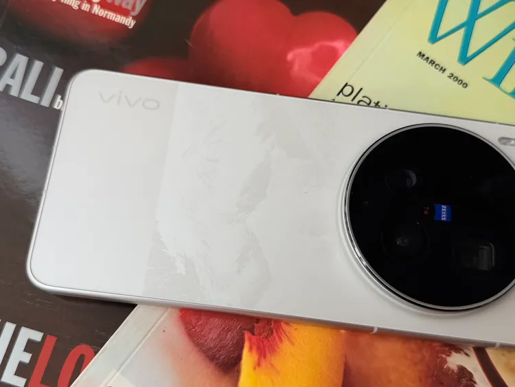 銀色採用雙拼設計。趙筱文攝