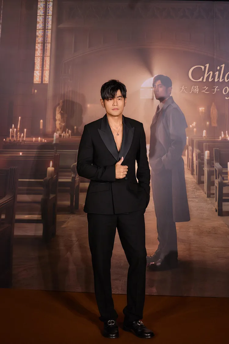 周杰倫昨日身著Dior現身新歌MV首映。品牌提供