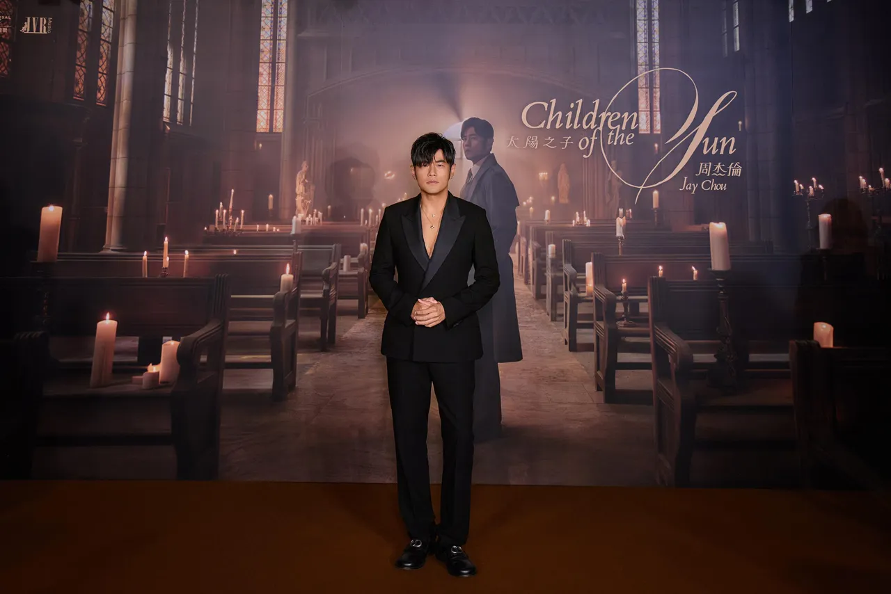 周杰倫昨日身著Dior現身新歌MV首映。品牌提供