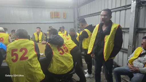 桃警凌晨出擊破獲天九牌職業賭場　負責人和賭客共40人一網成擒