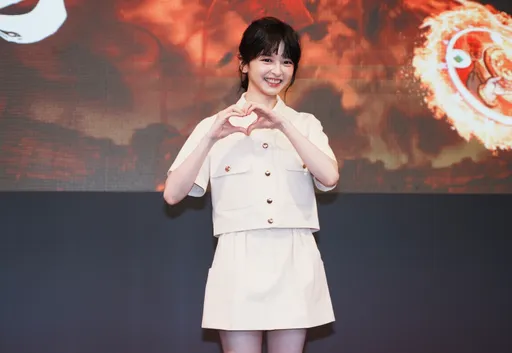 甜美陳姸霏突頂光頭現身　柯震東看到「最可怕畫面」喊：夭壽喔！