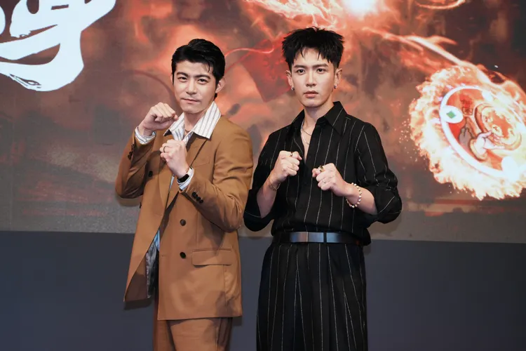 王柏傑（左）和柯震東是三太子與乩身。彭欣偉攝