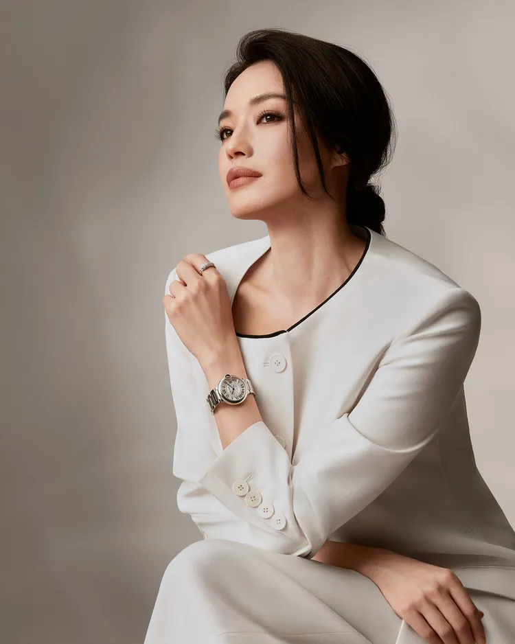 舒淇為卡地亞（Cartier）拍攝全新形象大片，演繹品牌的藍氣球腕錶。品牌提供