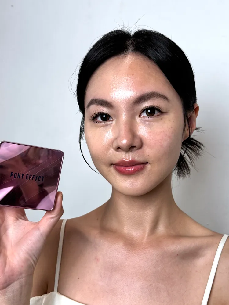 Model畫面中右側臉為未上妝狀態。張家玲攝