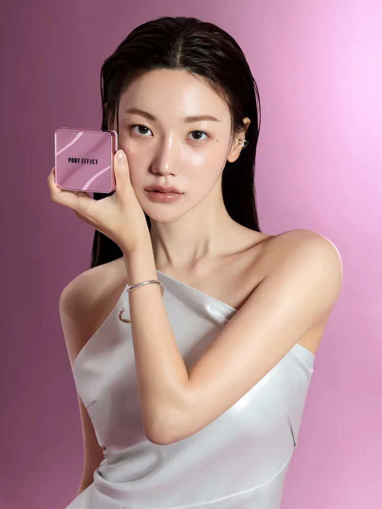 PONY EFFECT極水透光氣墊粉餅升級版。品牌提供