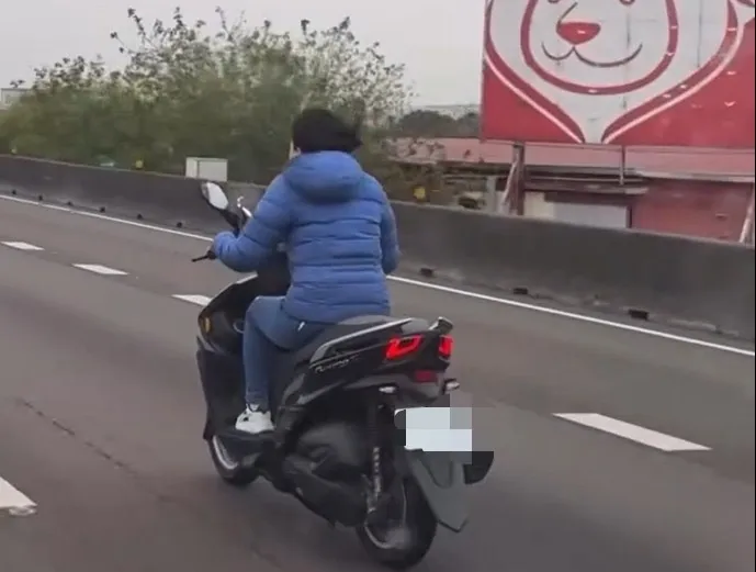 婦人疑似從埔鹽交流道上，再從彰化交流道下，警方將通知車主到案說明。網友「yfs.12_」授權