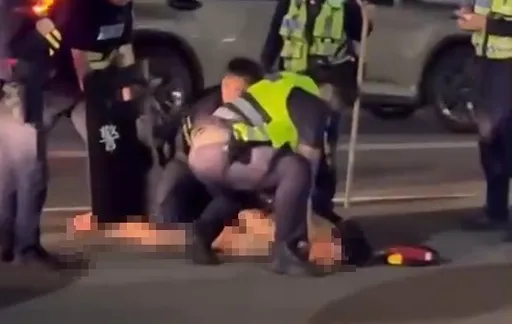 台中弒母案｜母遭割頸大出血命危　孽子全裸被逮狂吼