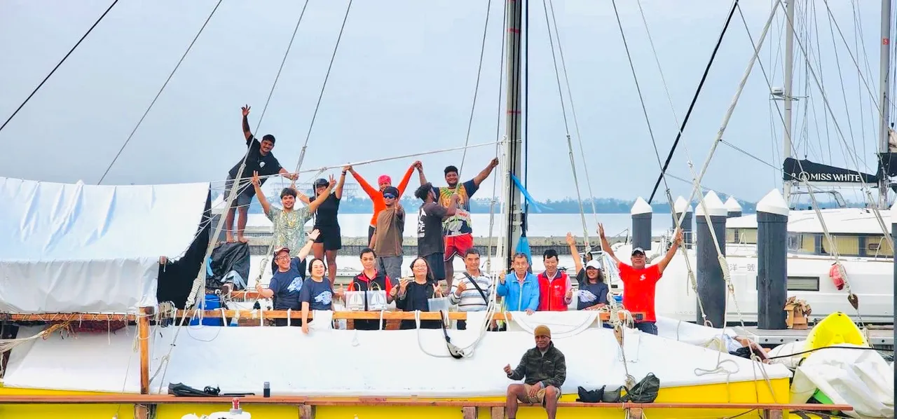 「無私分享號」（Alingano Maisu）7日駛入高雄港。翻攝畫面