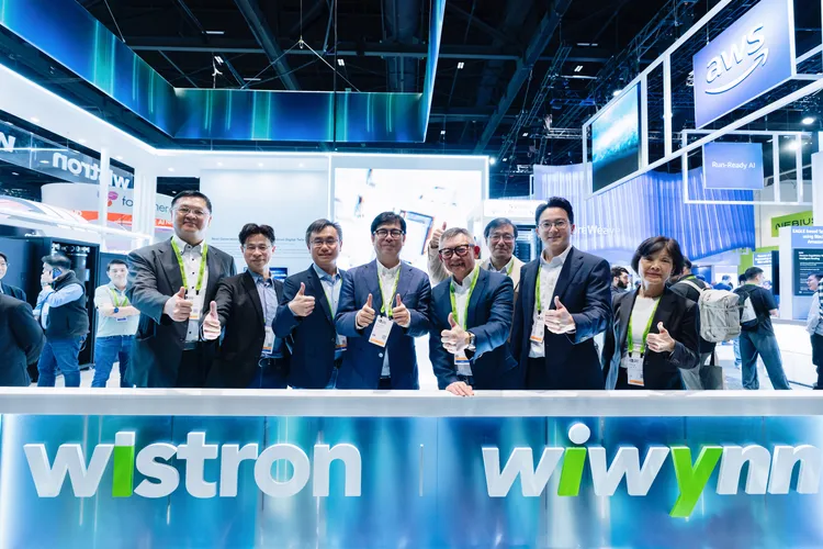 陳其邁市長於NVIDIA GTC大會展區參訪緯創與緯穎、思科、AWS、Linker等高雄重要投資夥伴展攤，深入了解最新技術發展。高市府提供