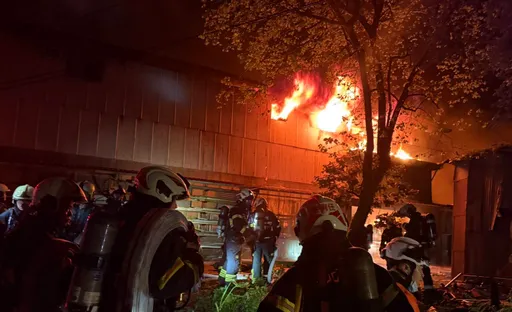 南港鐵窗工廠凌晨陷火海　現場找到2遺體！疑夫妻命喪火窟