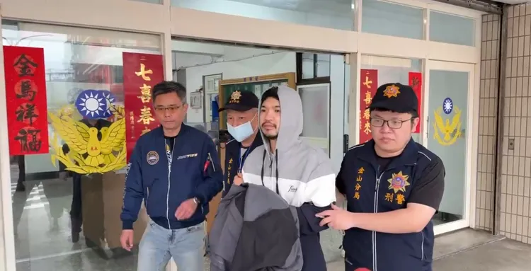 今天上午金山警分局將晚安小雞移送士林地檢署。翻攝照片