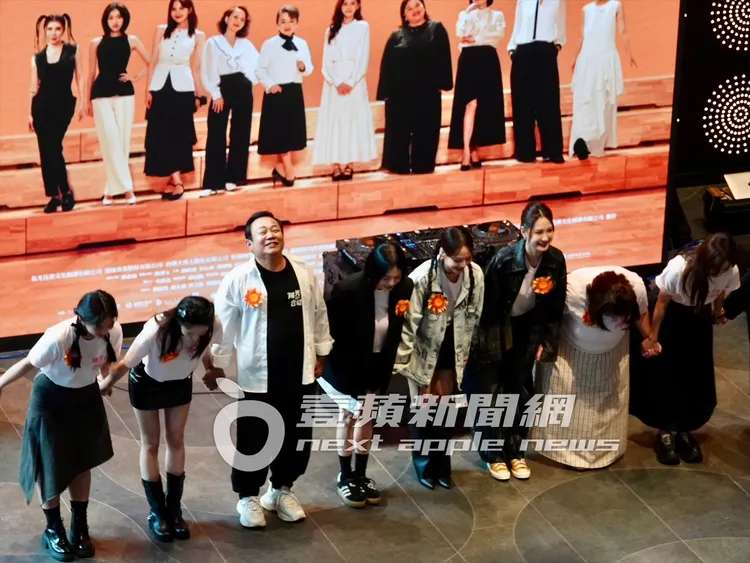 劇中主要演員陳意涵、鍾欣凌、安心亞、孫淑媚、苗可麗到大巨蛋電影院謝票。特勤中心攝