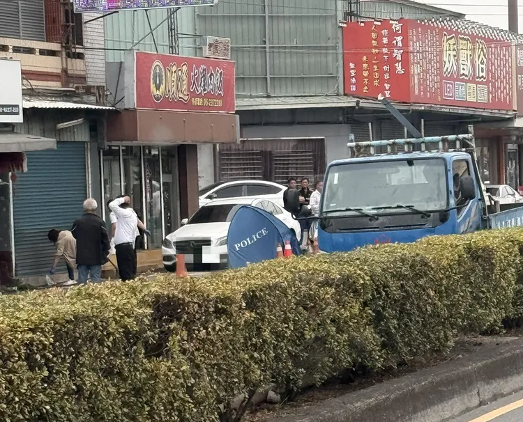 事發地點接近高速公路交道，車流量大相當危險。翻攝臉書「嘉義綠豆大小事」