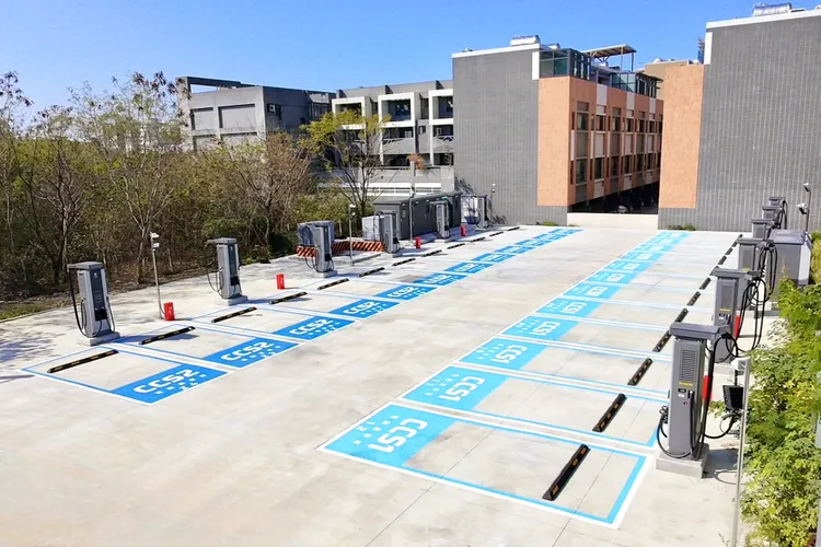 星舟快充目前於全台站點充電槍數量已超越600槍，持續啟用高功率快充專用站，穩定擴大整體站點布局。業者提供