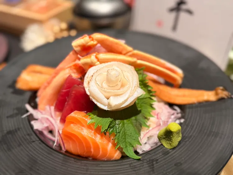 「嚴選三鱻」經由炙燒之後的層次堆疊相當美味。陳揚盛攝